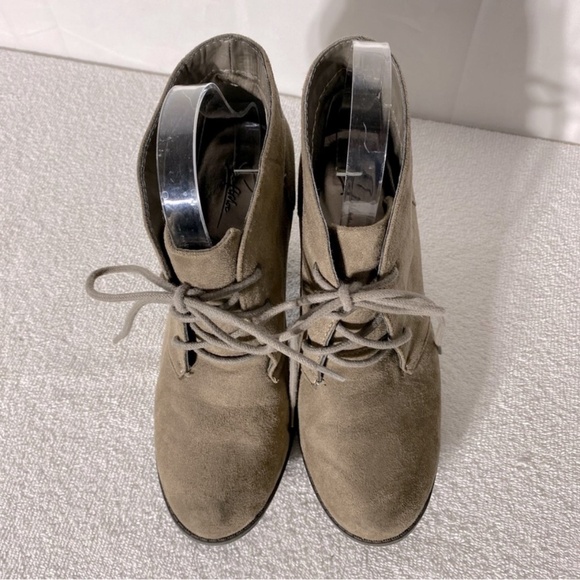 Soft Moc Taupe Faux Suede Lace Up Chunky Heel Ankle Boots Booties 8.5 - Picture 2 of 13